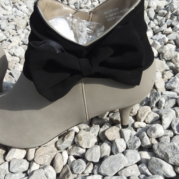 Angel steps size 9.5 heels - Picture 2 of 10